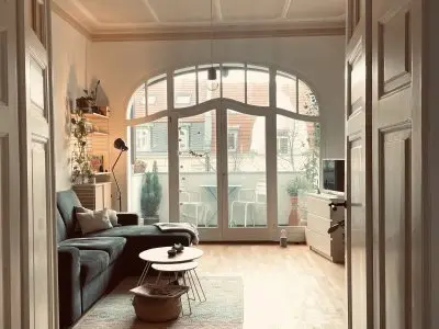 Wunderschöne Altbauwohnung mit zwei Balkonen
