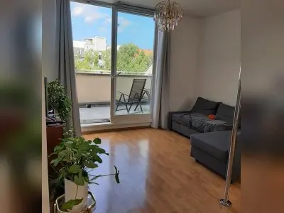 Offene und helle 2 ZI Wohnung mit Balkon und Stellplatz