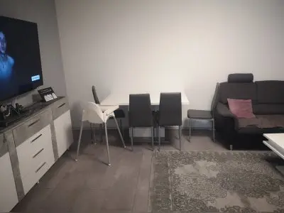 Schön geschnittene 2 Zimmer Wohnung X-Berg gegen 4-5 Zimmer