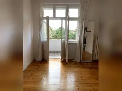 2-Zimmer-Whg mit Balkon in Berlin gegen 3-Zimmer in Hamburg
