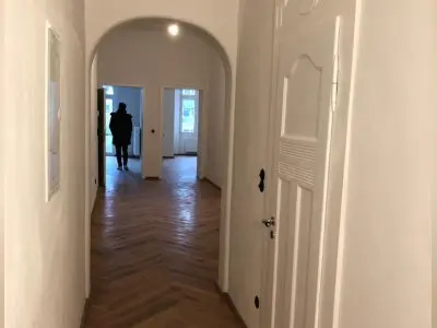 Sanierter Altbau mit drei Zimmern