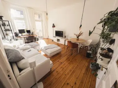 Toller Altbau im Bötzowviertel gegen größer im Kiez