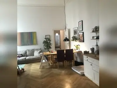 Biete 6 Zimmer, EG, Trasse..