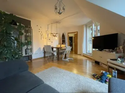 Suchen geräumige 4 Zimmer-Whg. gegen 2,5 Zimmer DG-Whg.