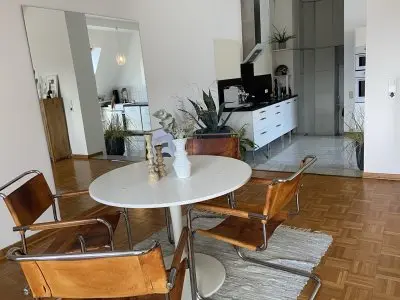 Helle, charmante Dachgeschosswohnung mit Balkon