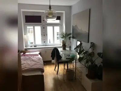 Biete kleine 3 Raum Whg. mit Garten