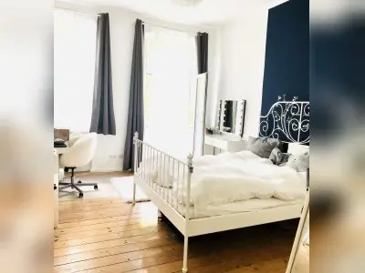 Schöne helle Altbauwohnung, +Balkon & Badewanne