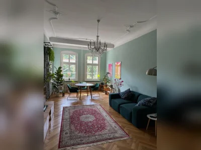 3 Zimmer Altbau mit Balkon und Holzdielen im P`Berg