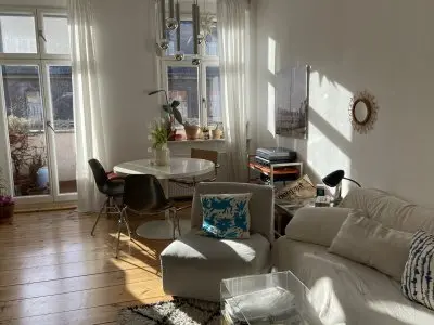 Helle Altbauwohnung mit Balkon im Herzen von Neukölln 