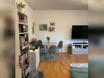 Modernisierte 2 Zimmer Wohnung/ Suche: min 4 Zimmer
