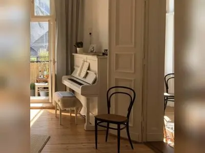 Altbau, Kreuzberg, 4 Zimmer, Südbalkon, 2 Bäder